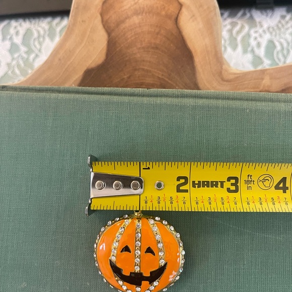 Pumpkin Brooch with Rhinestones
Pre/owned Great condition - Picture 3 of 4